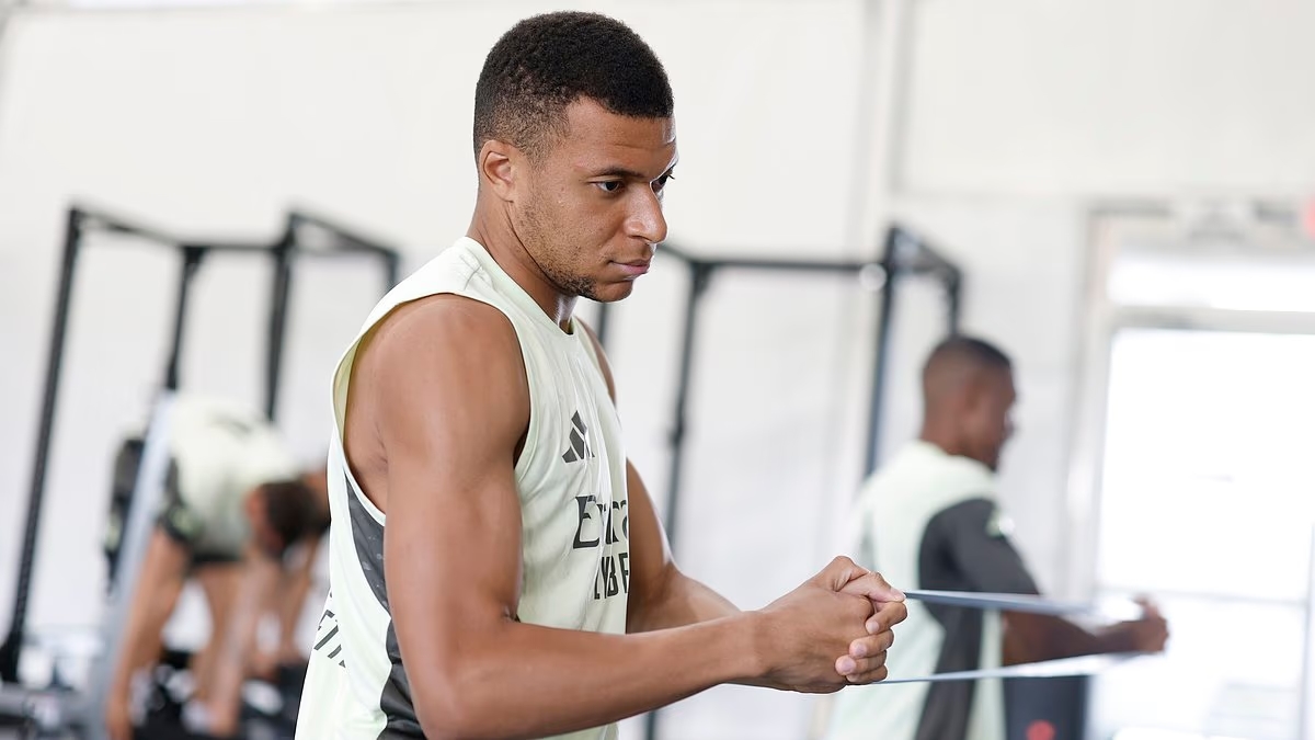 Mbappe và Quả bóng vàng 2025: Cơ hội mong manh trước sự lên ngôi của Dembele?